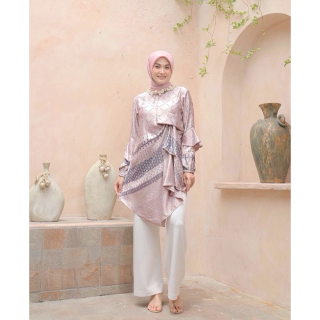 [READY] Kayangan Tunik Blush size S by Vanilla Hijab - Tunik Kayangan