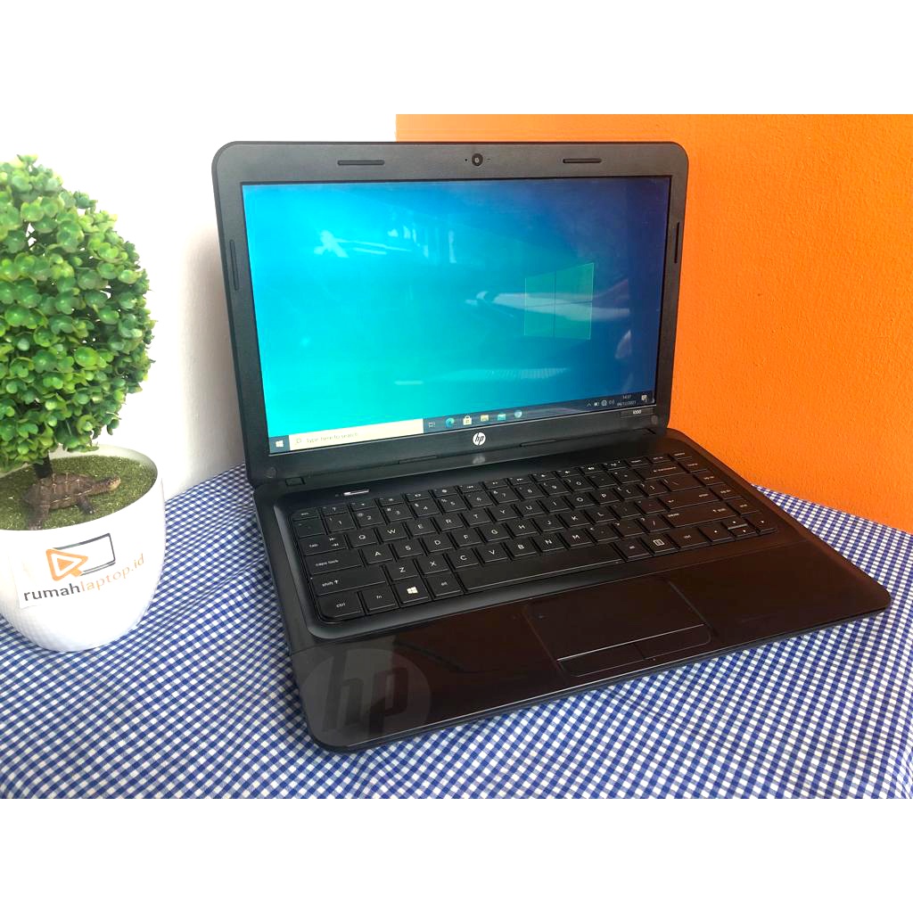 Laptop HP 1000 RAM 4GB AMD A4  HDD 500GB AMD Radeon HD 8240 Mulus