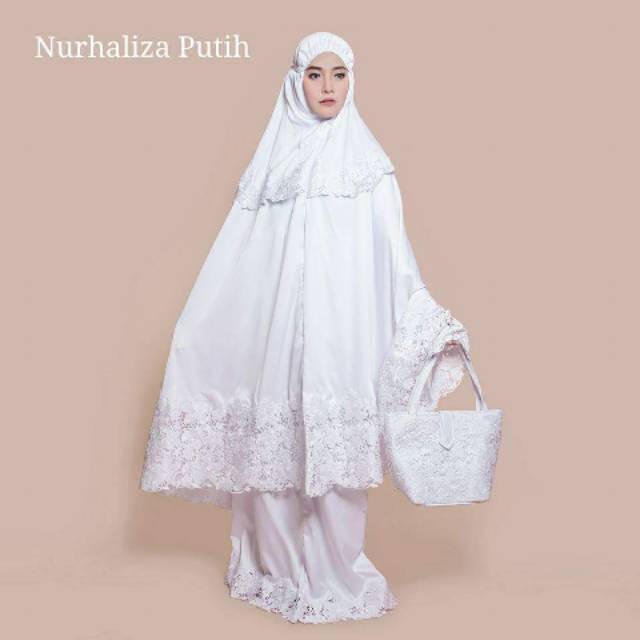 

NURHALIZA//NEW COLOUR//WHITE