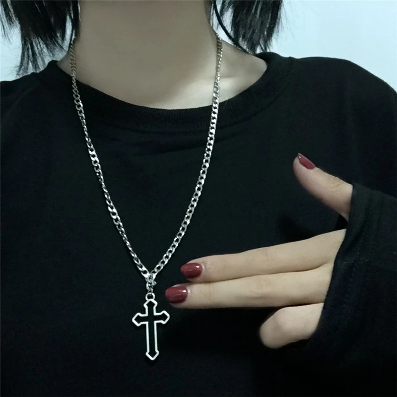 2021fashion Vintage Gothic Berongga Liontin Salib Yesus/Warna Perak Gaya Jalan Keren Kalung