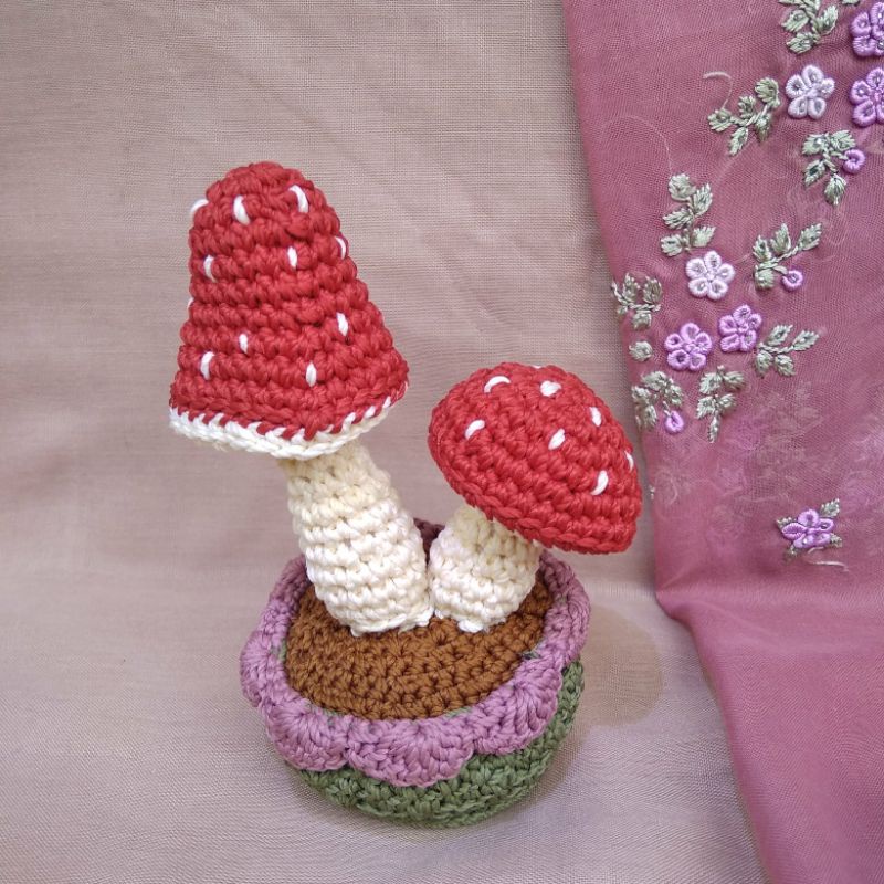 Amigurumi jamur / boneka kecil jamur rajut