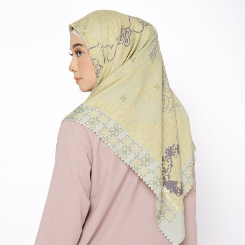 ZM Zaskia Mecca Cendana Bone Hijab Motif Segiempat