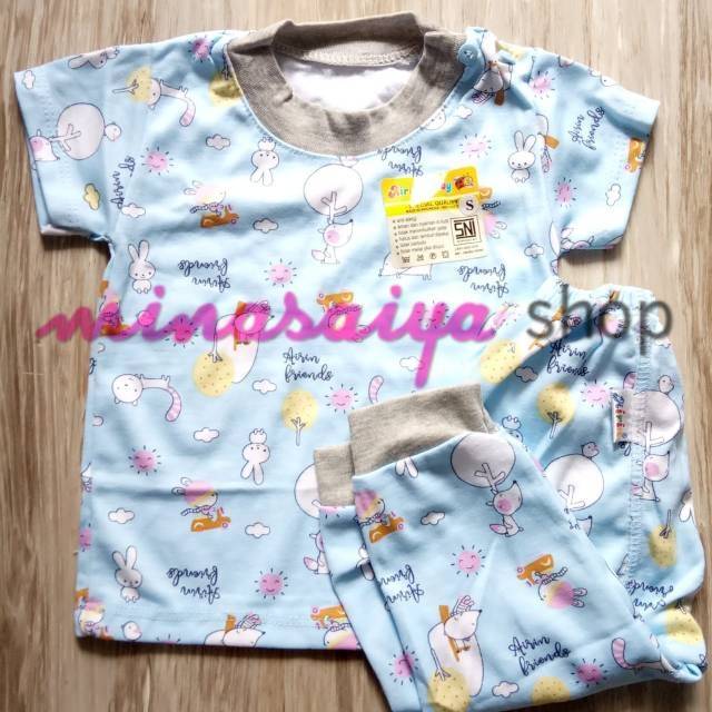 AIRIN BABY Setelan Bayi SNI Lengan Pendek Celana Panjang Motif Kancing Pundak Uk. S - XL