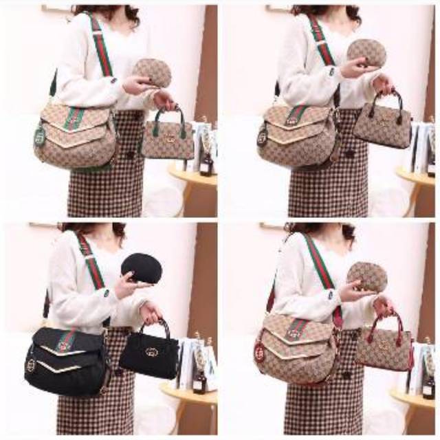 Bag Selempang Gucci 9915 # ( with cute mini bag & pouch )

Ukuran 33x26x13