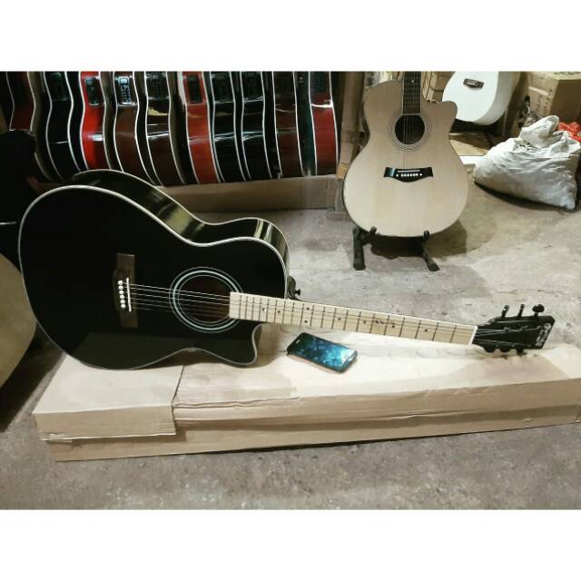Akustik Gitar Martin Maple Woof