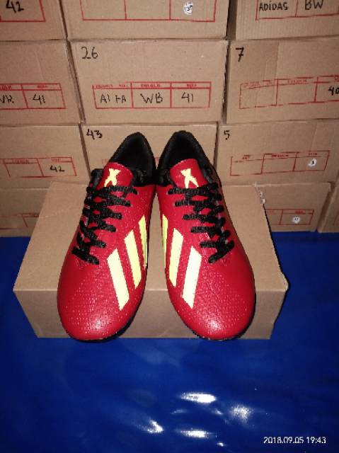 Sepatu bola obral adidas merah pul biasa