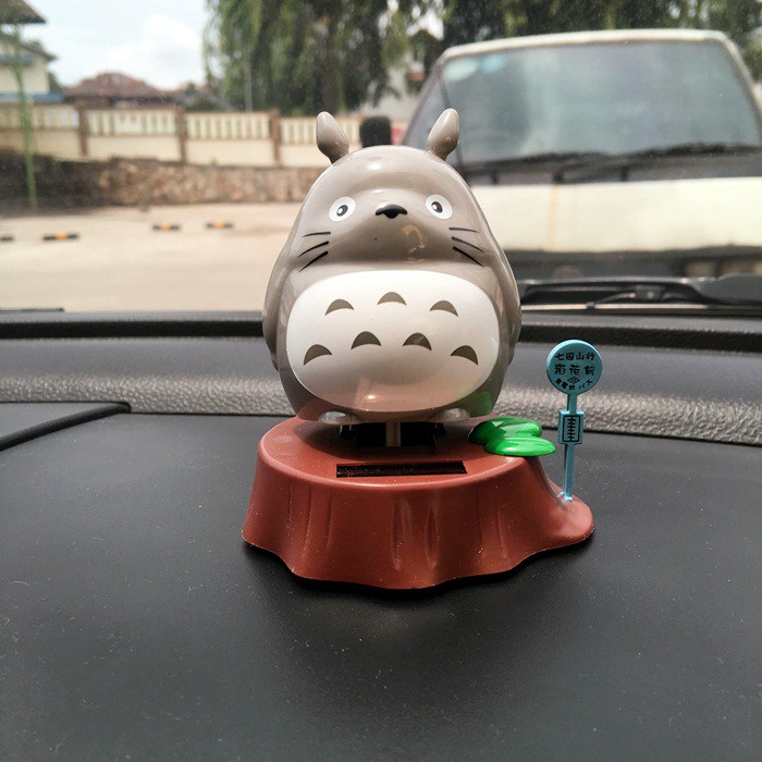 Pajangan Figure Miniatur Goyang Kepala Mobil Solar Power Totoro My Neighbor Totoro