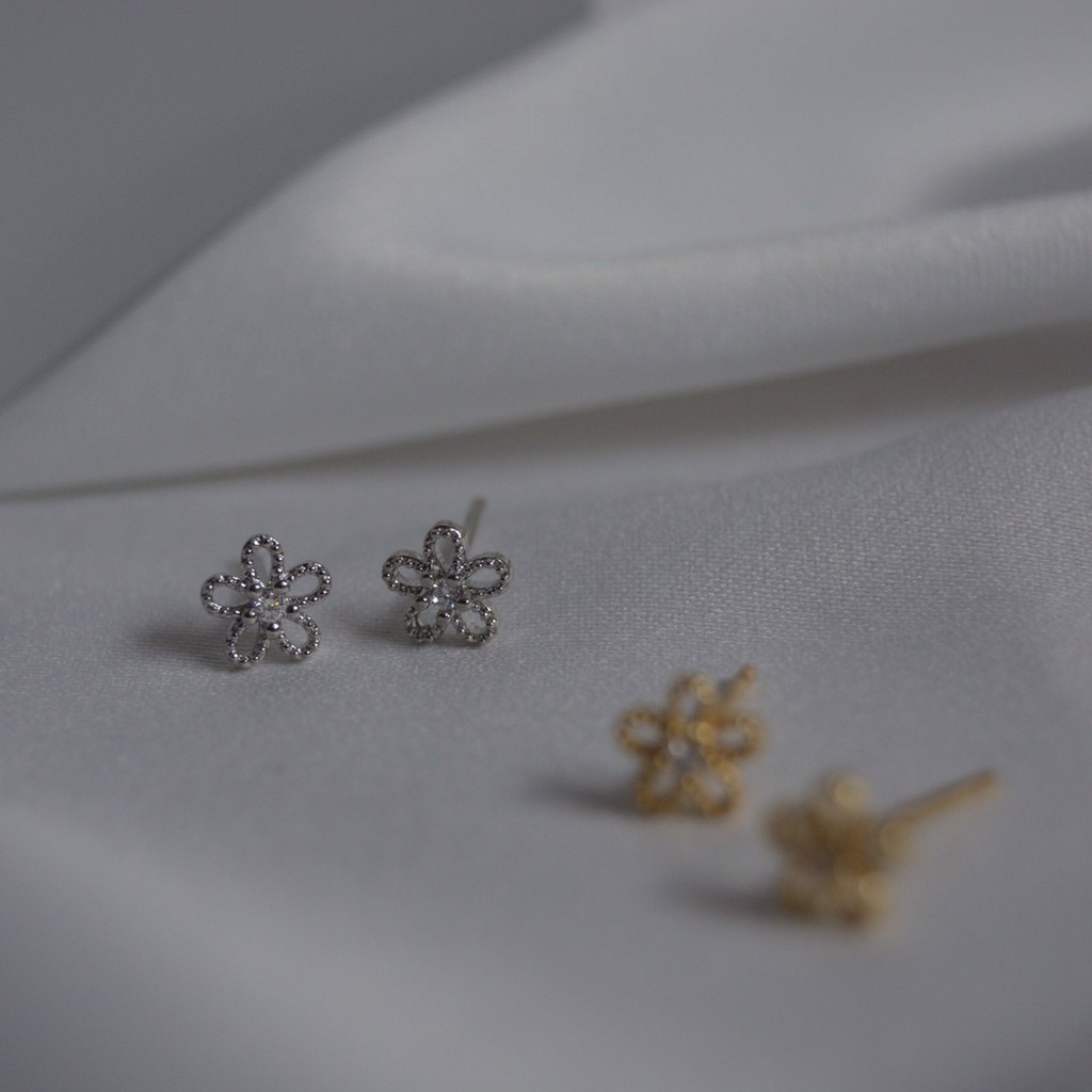 Mini Flower Stud Earrings / Anting Titanium / Anting Wanita / Anting Anti Karat