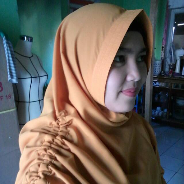 Hijab serut samping