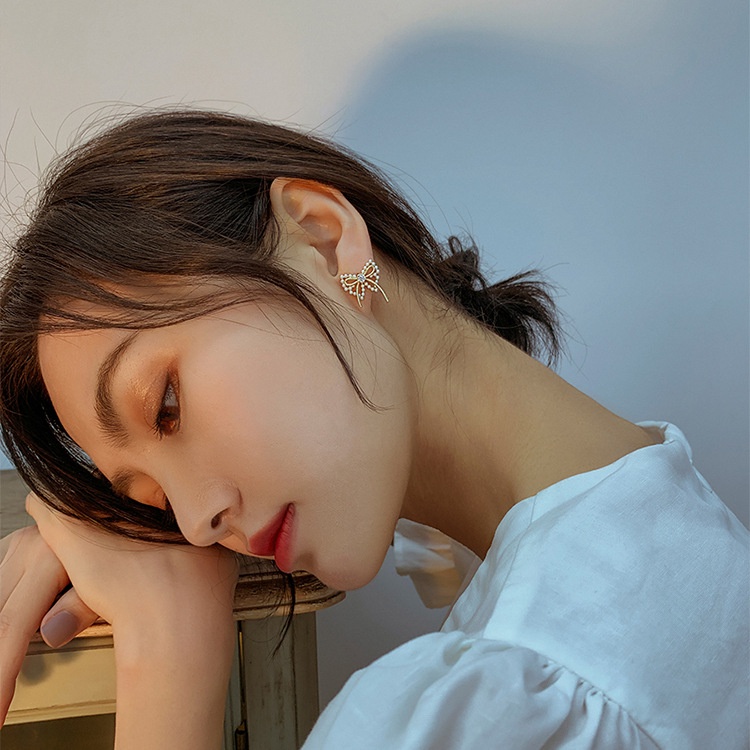 Korea Dongdaemun produk yang sama anting-anting Super Gadis Mutiara zirkon busur anting-anting antin