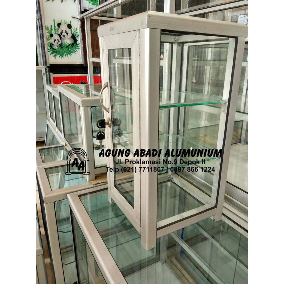 Etalase Kaca Kotak Obat