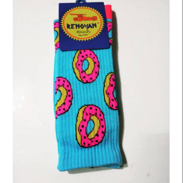 

Kaoskaki motif donat pink dasar biru muda