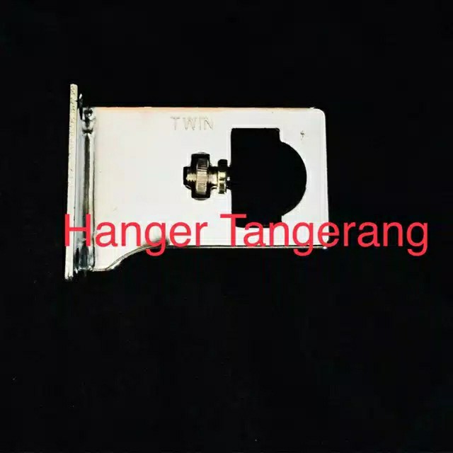 Bracket Pipa Kotak Tembok 7 Cm