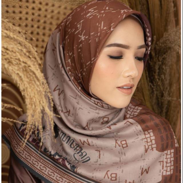 Iswara Scarf Wearing Klamby (KARTIKA)