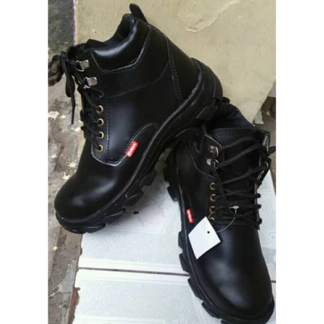 SEPATU SAFETY CROCODILE