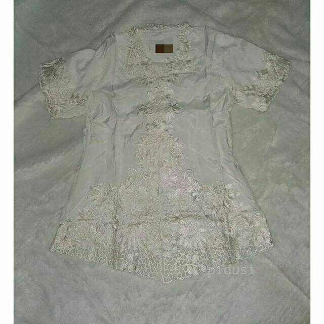 Kebaya putih pendek