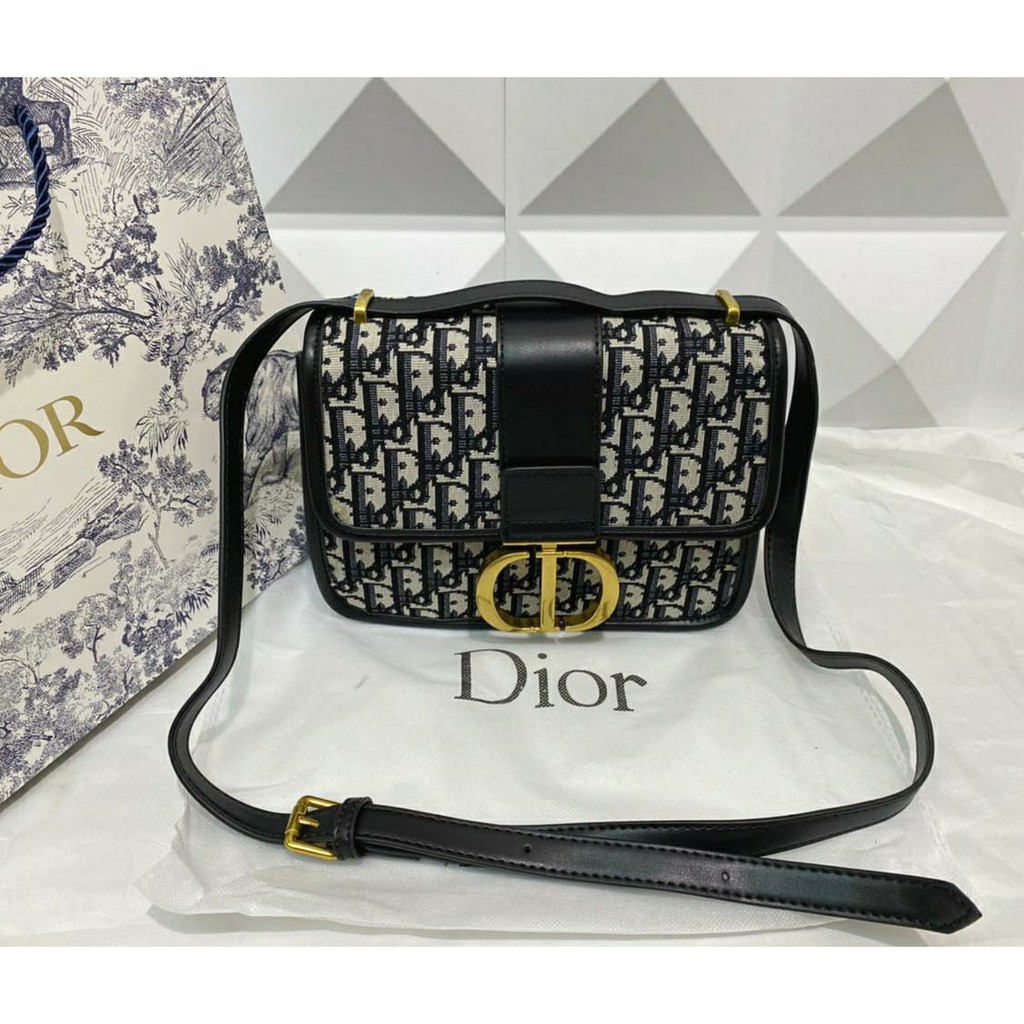 

TAS DR MONTAIGNE KANVAS FREE PAPERBAG