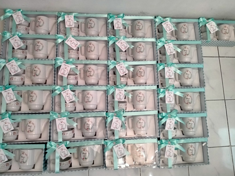 Minim 25pcs Souvenir One Month Hamper / Souvenir Teapot / Teko Susun 2 Cangkir (mika Hard Box)