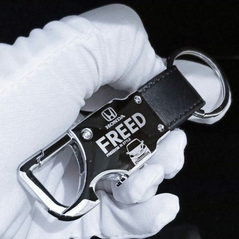 Gantungan kunci mobil logo HONDA FREED (import) bahan metal silver