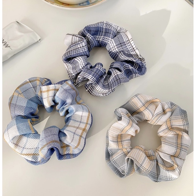 IKAT RAMBUT SCRUNCHIE SATIN SILK GLOSY IMPORT KOREA / SCRUNCHIE JUMBO WARNA WARNI / IKAT RAMBUT MOTIF KEREN ESTETIK MIRIP ARTIS / CEPOL HIJAB / HAIRBAND KUNCIRAN UNIK / AKSESORIS FASHION WANITA GOOD QUALITY / PREMIUM KOREA STYLE