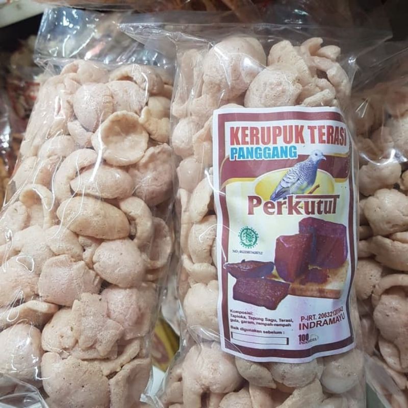 

Kerupuk terasi khas Cirebon