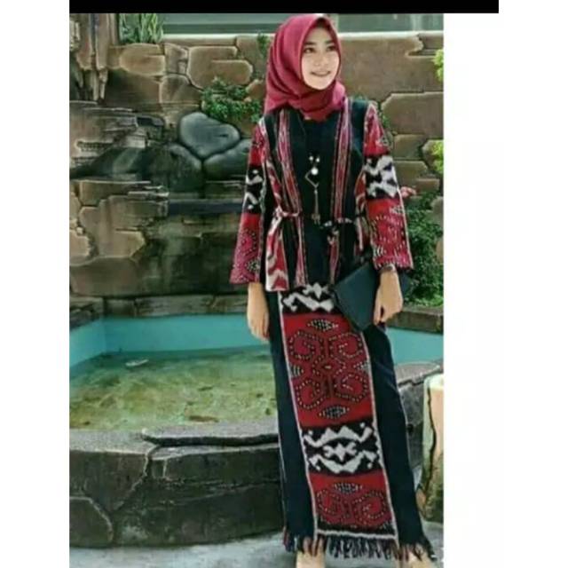 Setelan baju adat motif asmat