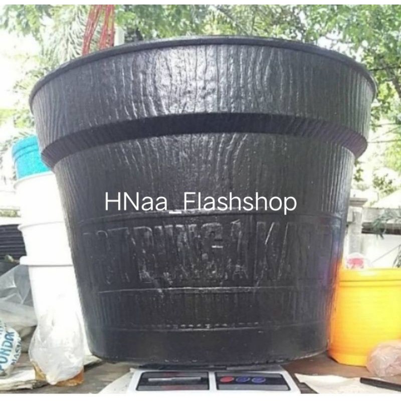 Pot bunga karet anti pecah ukuran 32cm/pot bunga yasindo cap kuda mas
