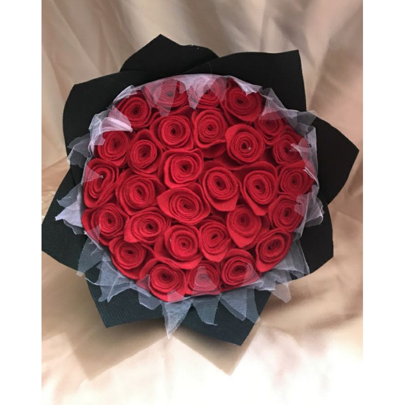 Buket bunga flanel mawar merah cover hitam