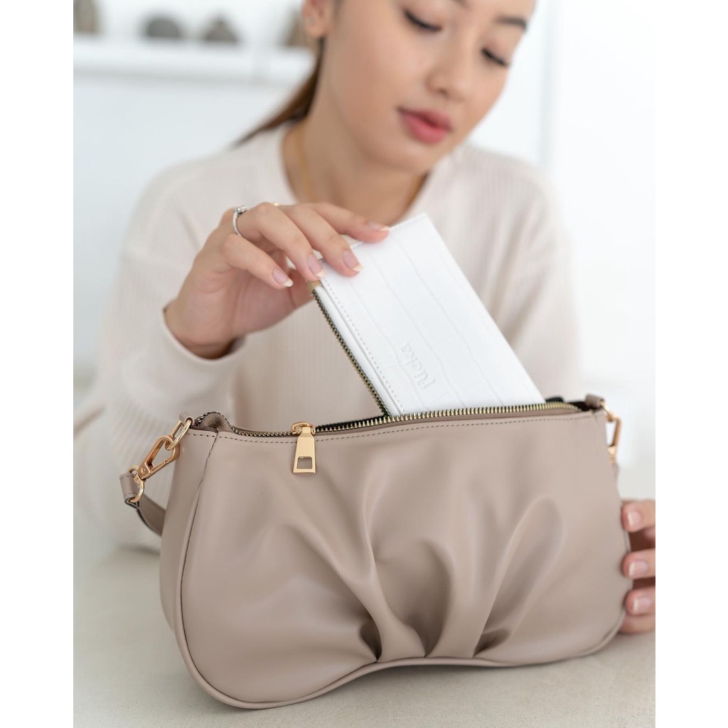 Flicka Sling Bag - DD 103