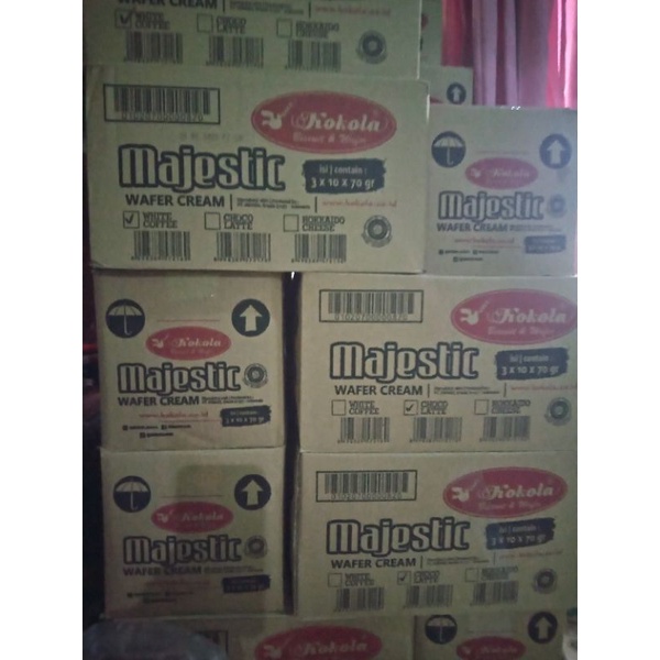 wafer cocola majestic white coffee 1 karton isi 30 pcs