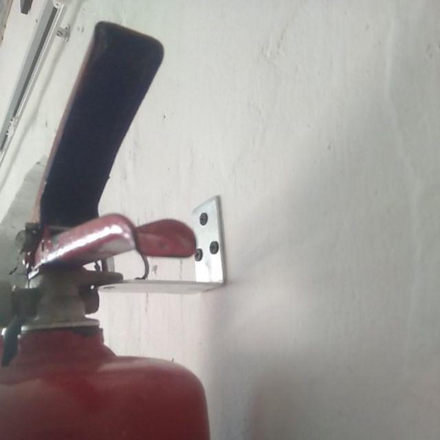 Hanger (gantungan) Apar 9kg