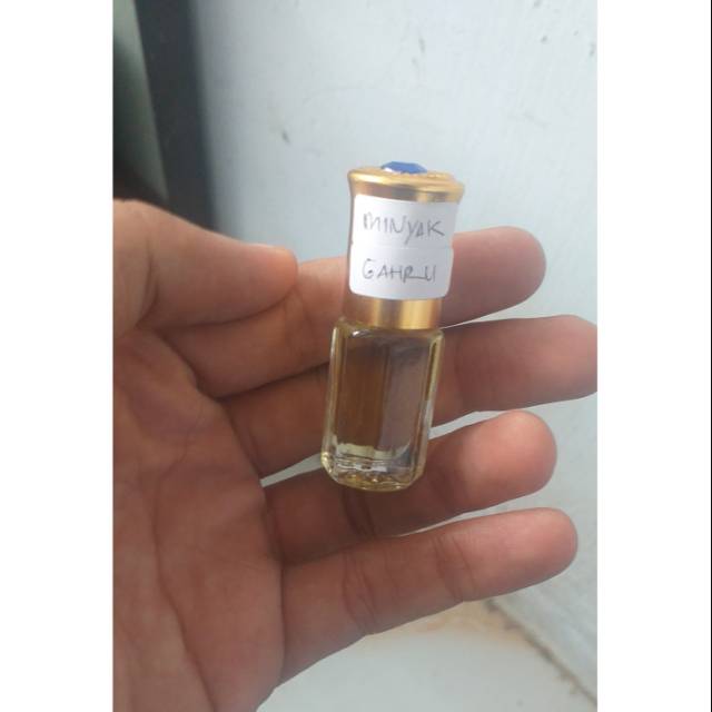Minyak wangi gaharu asli 100 % murni