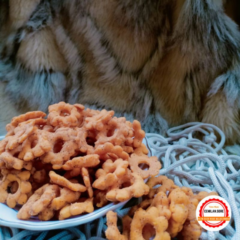 

Snack Bintang / Bebentangan / Pilus Sakura Khas Majalengka