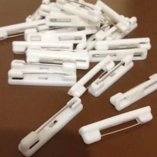 

Peniti Name Tag Peniti Papan Nama Dada Plastik 3cm 1 Gross isi 144pcs Kwalitas Bagus IMPORT