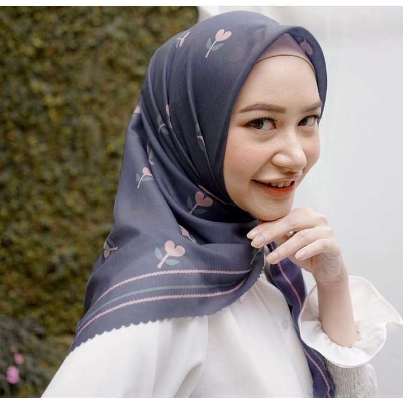 preloved ceria scarf vanilla hijab