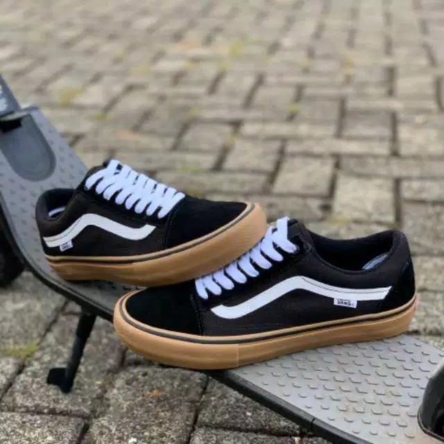 Sepatu Sneakers Vens Pria Murah Motif Black Gum Sepatu Kuliah Kerja Outdoor Keren