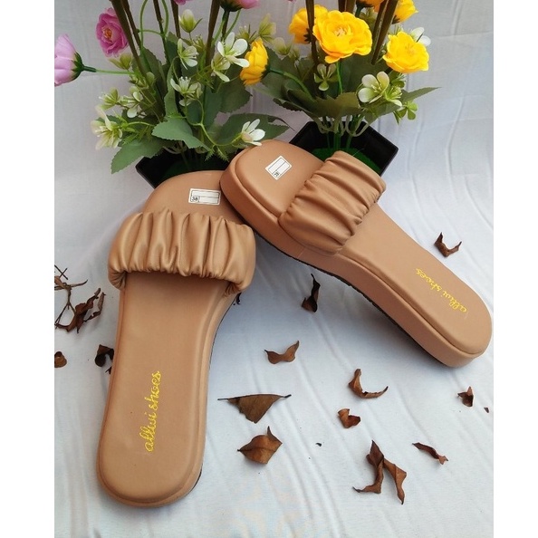 Kharisma_Sandal Wanita slip-on wedges