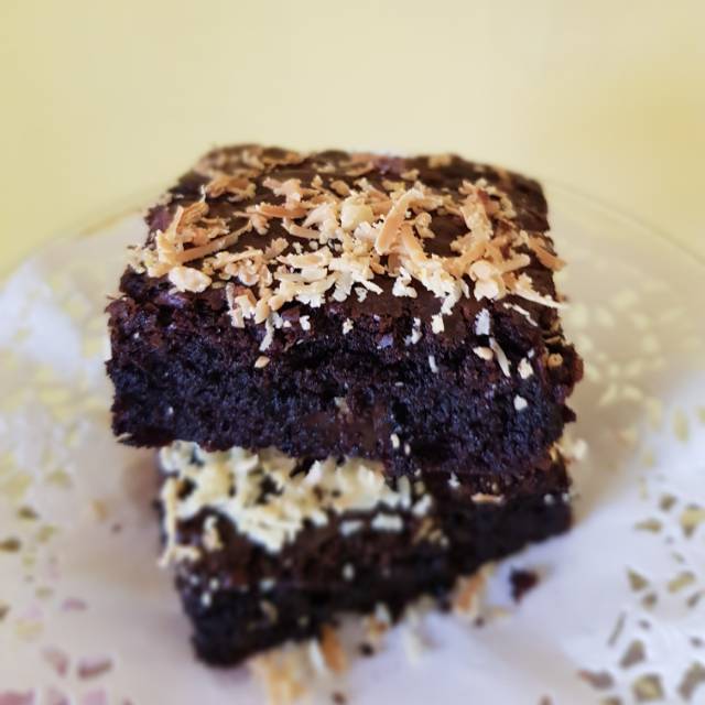 

FUDGY BROWNIES CHEESE TOPPING