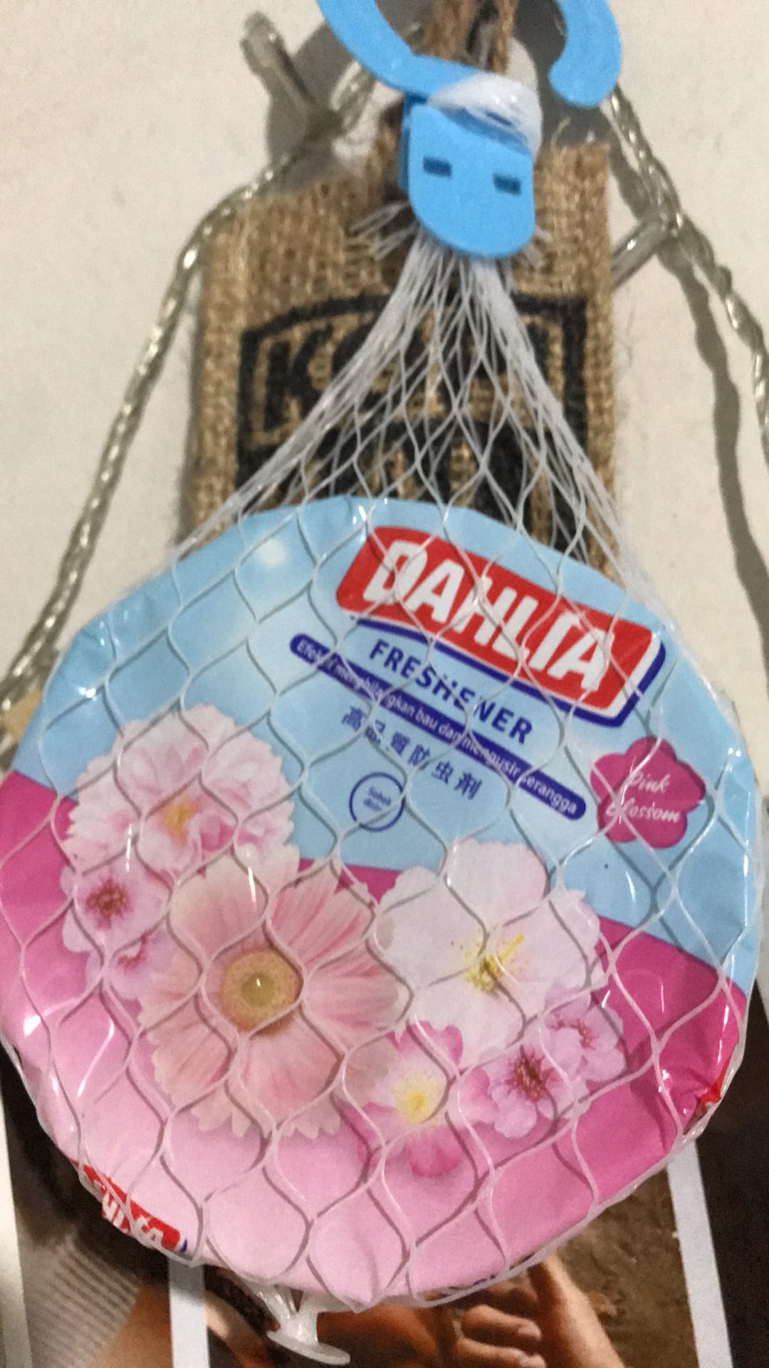 Dahlia Kamper Freshener Gantung