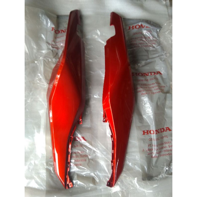 bodi belakang ADV 150 merah marun