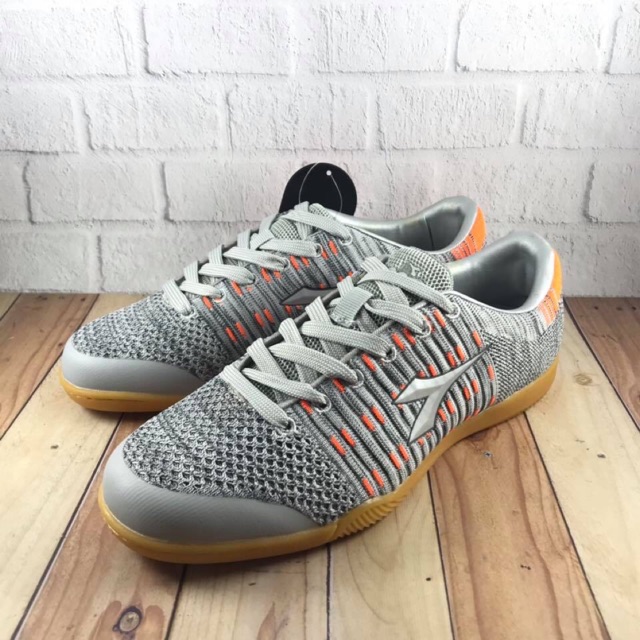 Sepatu Diadora Dekker Grey size 42,44 (Bisa utk Futsal)