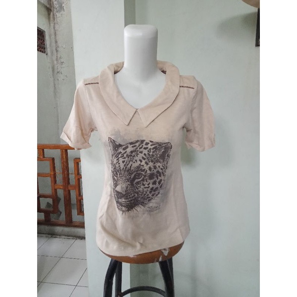 Tanpa Tag Label  Blouse Kaos Wanita TRISET Ori Cream Macan Size S