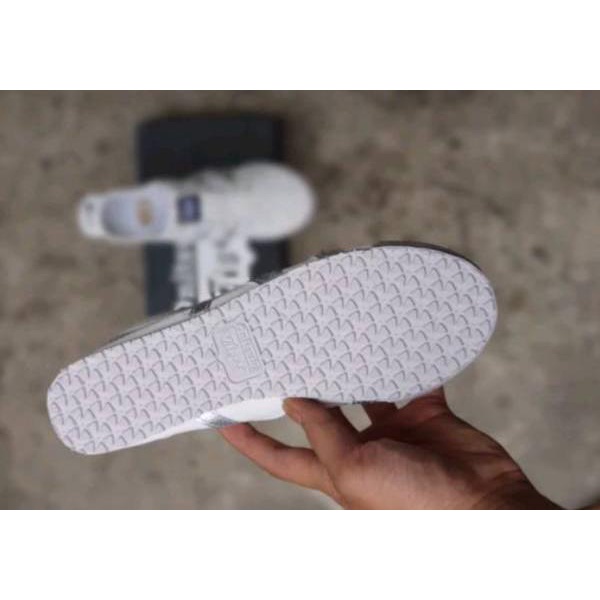 Z36B Sepatu onit women putih  grade original