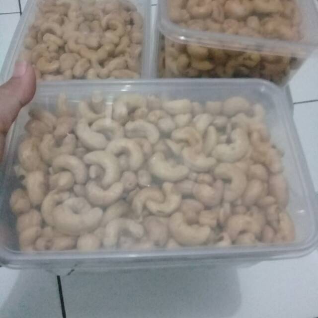 

Kacang mede mateng kemasan toples