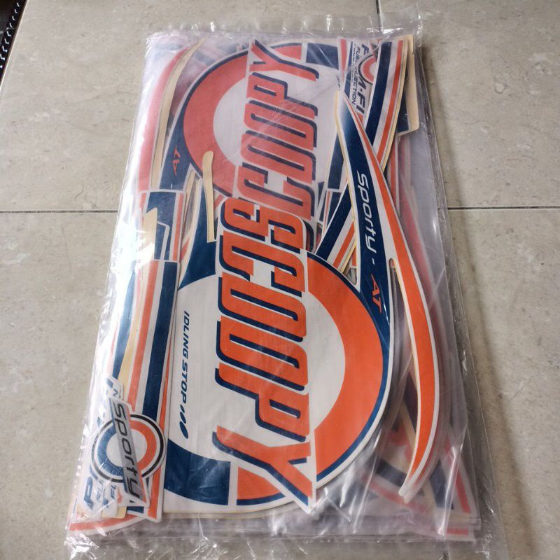 striping stiker les body scoopy 2015 warna putih
