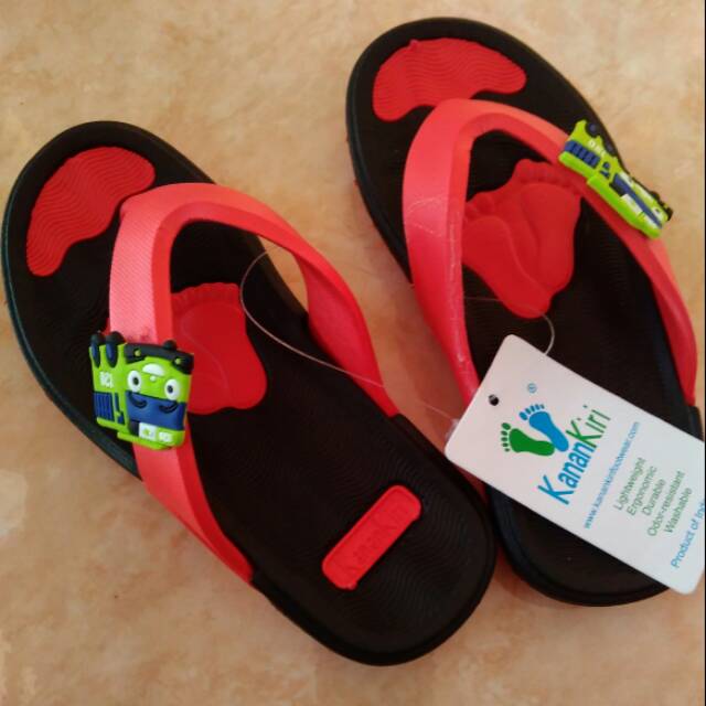 Sandal kanan kiri