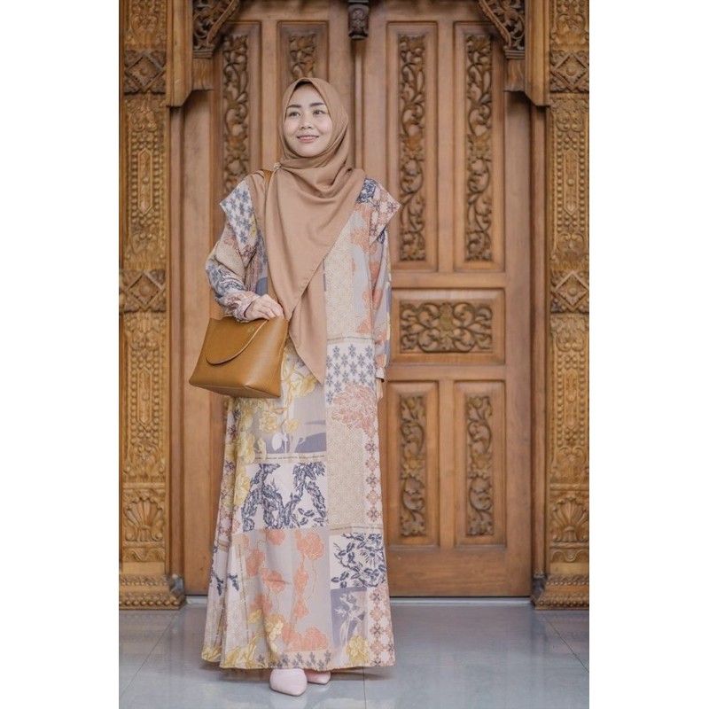 Preloved Camara dress size M