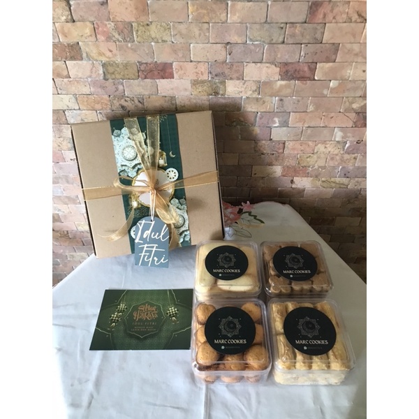 

Hampers Lebaran Toples Kotak Kecil