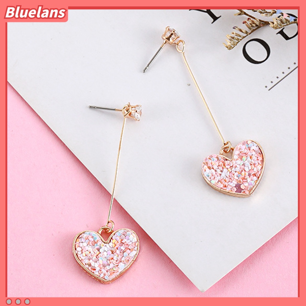 1 Pasang Anting Stud Panjang Menjuntai Bentuk Hati Aksen Payet Bahan Alloy Untuk Hari Valentine