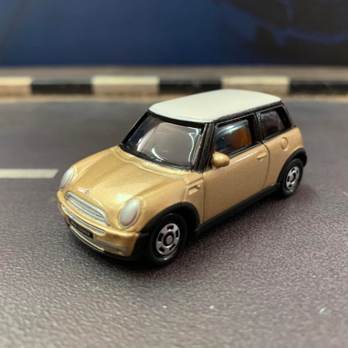 Tomica Mini Cooper Selection - Gold 17 - Base Besi - Made in China